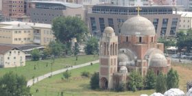 Fillojnë gërmimet për varrezën e dyshuar në kampusin e Universitetit të Prishtinës