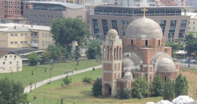 Kosovë, varrezë masive pranë kishës në kampusin e Universitetit të Prishtinës?