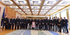 “Çartet” presidentja kroate: Ju jeni armiq të Kroacisë, marre ju koftë! (Foto)