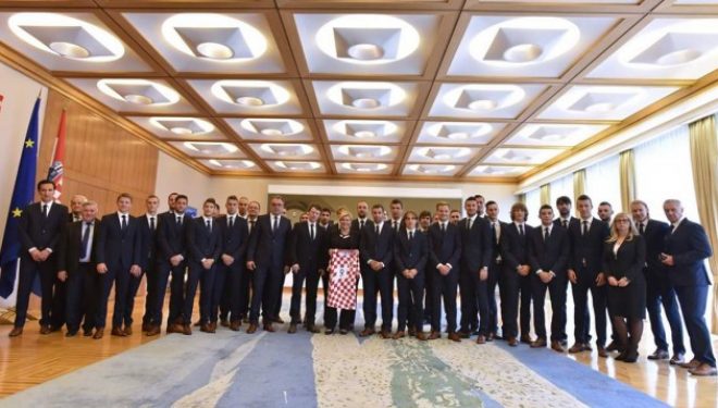 “Çartet” presidentja kroate: Ju jeni armiq të Kroacisë, marre ju koftë! (Foto)