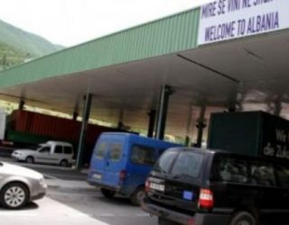 Fluks i lartë lëvizjesh në vendkalimet kufitare Kosovë-Shqipëri