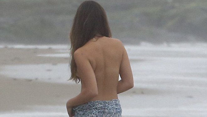 Lea, “topless” në Malibu (Foto)