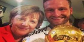 Çfarë i tha Merkel, Shkodran Mustafit? (VIDEO)