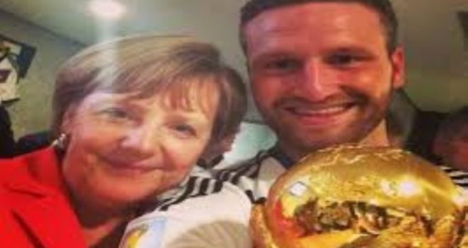 Çfarë i tha Merkel, Shkodran Mustafit? (VIDEO)