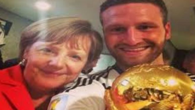 Çfarë i tha Merkel, Shkodran Mustafit? (VIDEO)