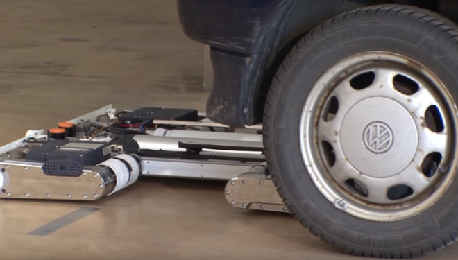 Minirobotët që lëvizin makinat (VIDEO)