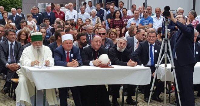 Nënë Tereza i bashkon në Gjermani shqiptarët e të gjitha feve (Foto)