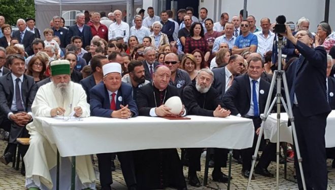Nënë Tereza i bashkon në Gjermani shqiptarët e të gjitha feve (Foto)