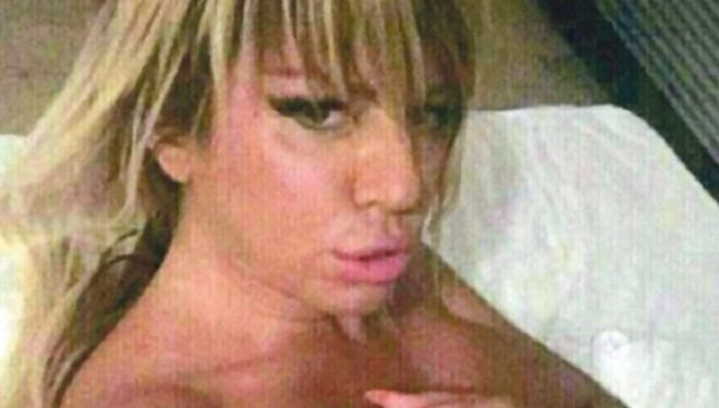 Skandal: Studenti i UP-së, e fotografon nudo profesoreshën, deri sa po bënte seks më të (Foto, +18)