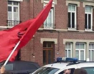 Polici francez habit tifozët shqiptar, ja çfarë u tregon (Foto)