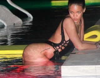 Rihanna, fantastike me kostum banjoje të zi