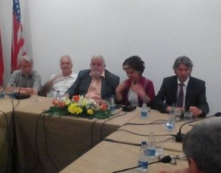 ​Intelektualët: Shqiptarët në Maqedoni të bashkohen për të drejtat e tyre