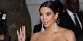 Kim feston ‘Ditën e Selfie-ve’ me një selfie super seksi (Foto)