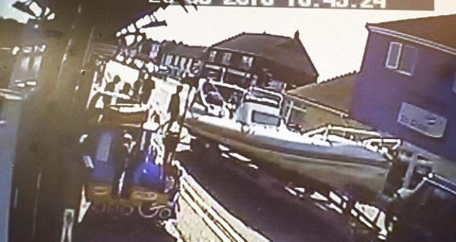 Si u trafikuan 18 emigrantët shqiptarë drejt Anglisë (Video)