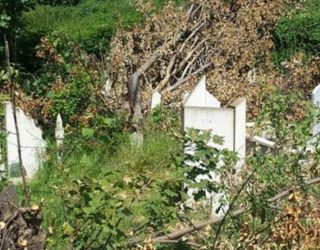 Dëmtohen varrezat myslimane në veri të Mitrovicës