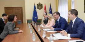 Vuçiq flet për zgjidhje të pranueshme në dialog me Kosovën