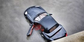 I pasuri e braktis Porsche-n, i varfri nuk e lë triçiklin (Foto)