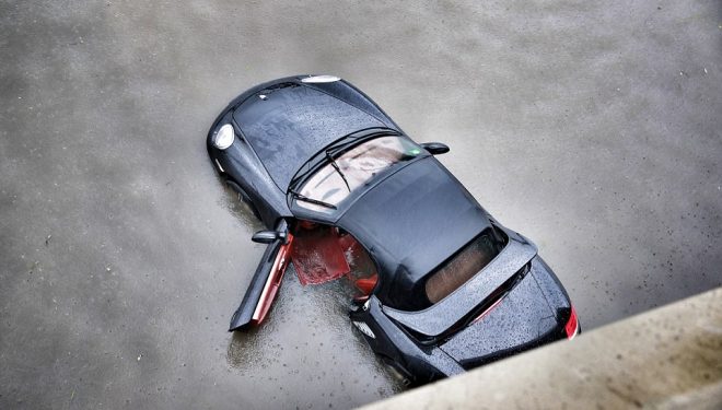 I pasuri e braktis Porsche-n, i varfri nuk e lë triçiklin (Foto)