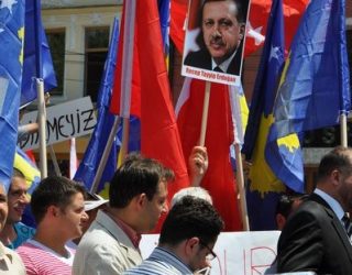 Pse kosovarët kanë “dashuri” të madhe për Erdoganin?