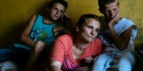 AFP: Jeta me frikë e fëmijëve shqiptarë të ngujuar nga gjakmarrja