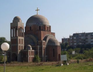 Studentët “funksionalizojnë kishën duke e shndërruar në vend për të lexuar”