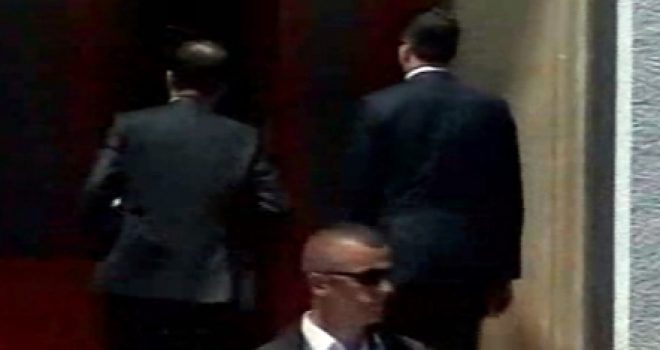 Keqkuptimi, Meta dhe ambasadorët e prisnin te Kryesia, Basha shkon në Parlament