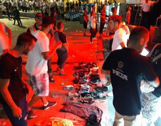 Momentet kur turma vrapon në shesh nga frika e të shtënave: Në mesin e të lënduarve, më së shumti vajza të reja (Video)