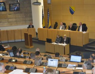 Deputetët e BeH thirrje për ndalim të referendumit në Republikën Serbe