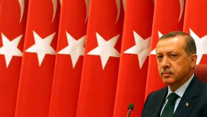 Erdogan, si “Sulejmani i Madhërishëm”. Turqit: Atë s’mund ta rrëzojë ushtria (Video)