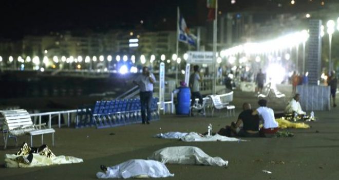 Bashkëpunëtorët e sulmuesit në Nicë akuzohen për terrorizëm, përfshirë dy shqiptarë