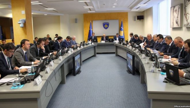 ‘Tkurrje’ të Qeverisë dhe borde profesionale