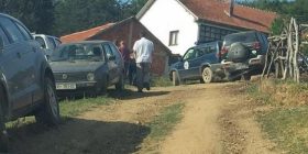 Vëllezërit përleshen për vdekje për një stallë në Kaçanik (Foto)
