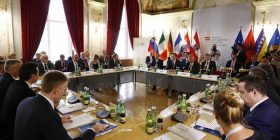 Konferenca e Parisit: Ballkanit i bëhen premtime të dyshimta (Foto)