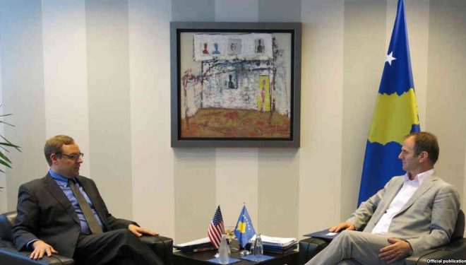 Kuçi dhe Banks e konfirmojnë bashkëpunimin Kosovë – SHBA