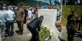 Albin Kurti në Srebrenicë (Foto)