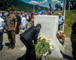 Albin Kurti në Srebrenicë (Foto)