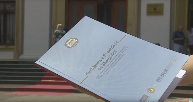 Marrëveshja për Drejtësinë, ndërhyrja e Hahn bashkon qëndrimet e palëve (Video)