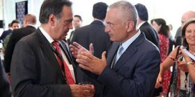 Konsensusi i reformës në rrezik? Meta ndërpret vizitën në SHBA
