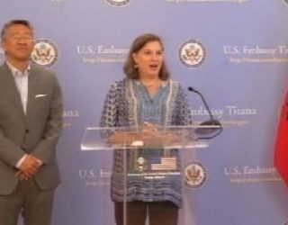 Nuland “shkarkon” ambasadorin Lu