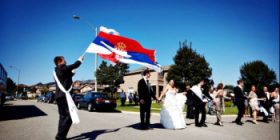 Ne Presheve arrine nusja e pare nga Shqiperia me flamur serb per nje burr serb (Foto)
