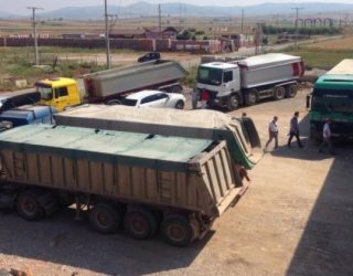 Mbyllja e rrugës nga “Arbën Xhaferi” rrezikon humbjen e 500 vendeve te punës