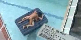 Bëjnë seks në pishinë, por nuk janë në privatësi siç mendonin (Video 18+)