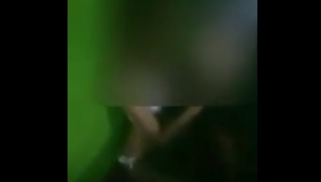 Video: Turistët e dehur bëjnë seks në buzë të rrugës (Video, +18)