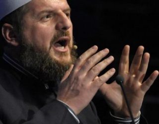 Shefqet Krasniqi për femrat që shkojnë në deti: S’je tjetër përpos një prostitutë (Video)