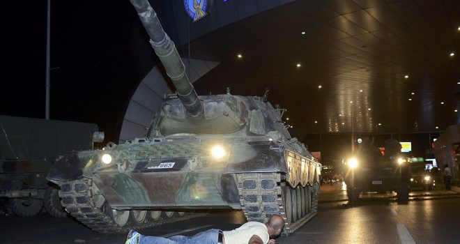 Historia përsërit vetveten (Foto)