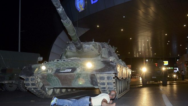 Historia përsërit vetveten (Foto)