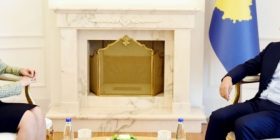 Thaçi dhe Hoxha pajtohen për “progresin e madh në sundimin e ligjit”