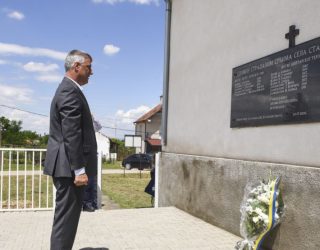 Nderimi i Thaçit në Grackë midis gjestit politik dhe pajtimit