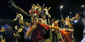 Turqi: Vazhdojnë demonstratat, pro pushtetit, kundër perëndimit