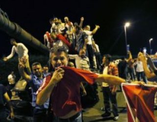Kthehet normalitetit pas përpjekjes për grushtshtet në Turqia